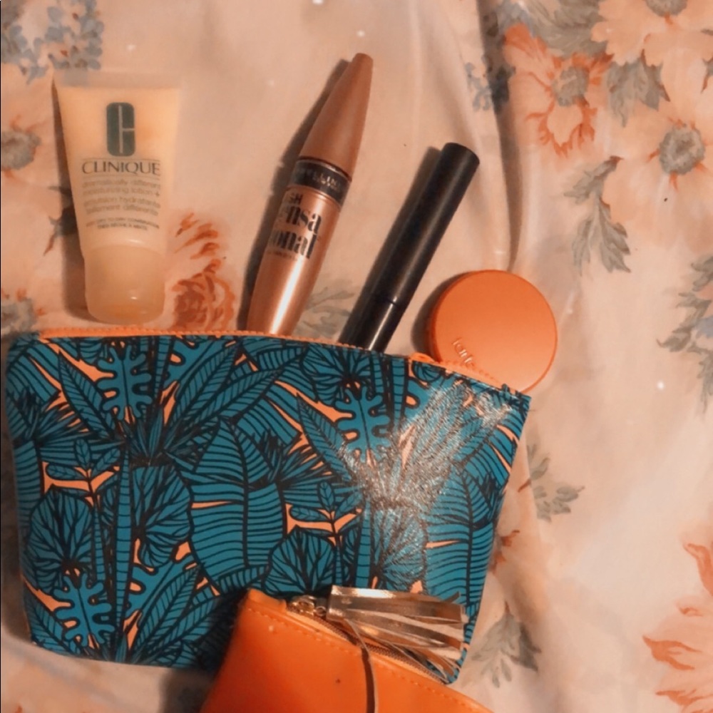 2 unused makeup bags
